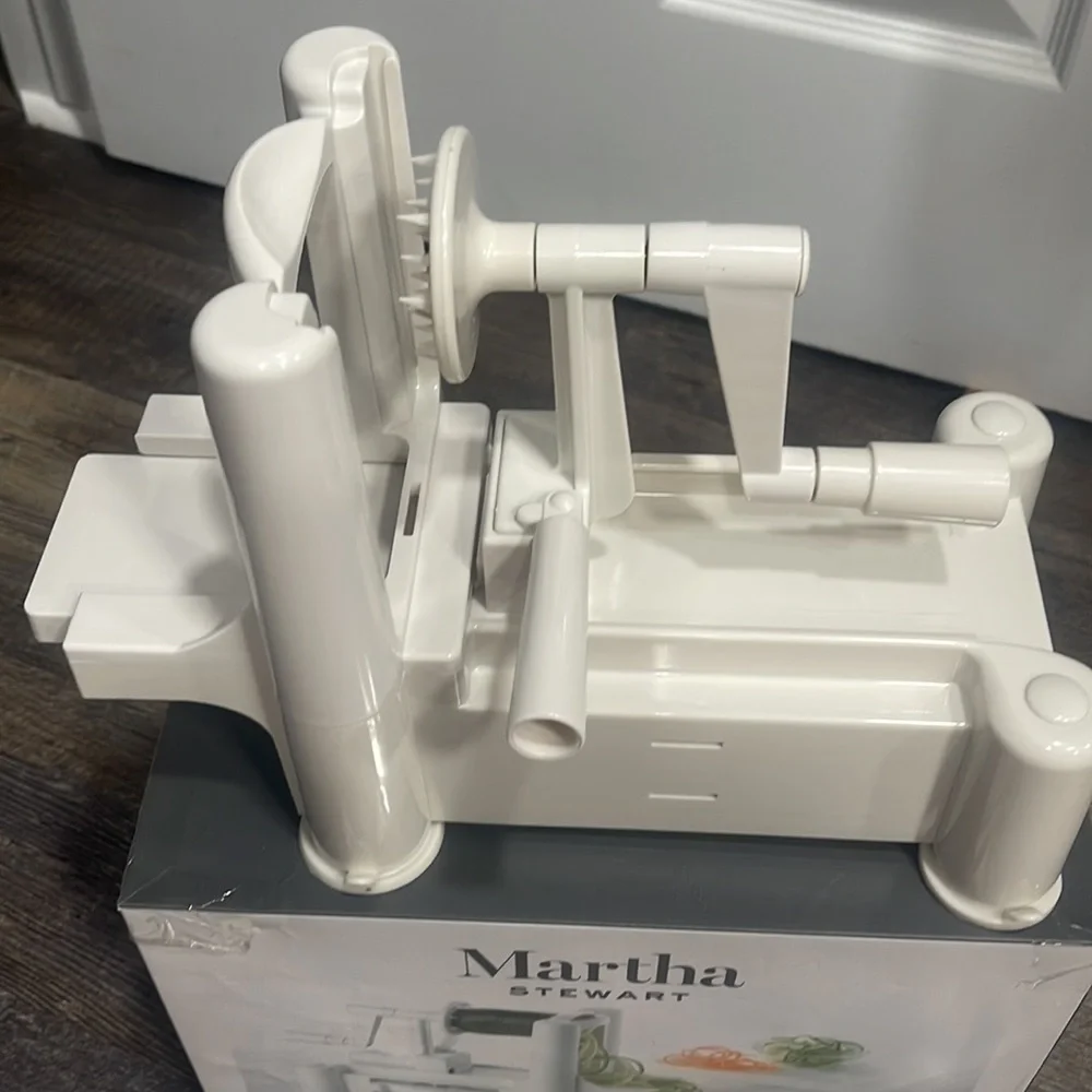 Marta Steward table spiralizer